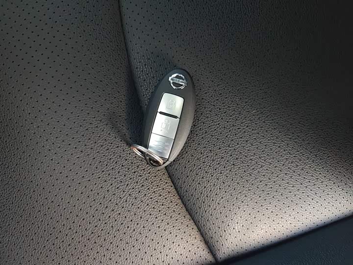 Фото 9 - Nissan Tiida