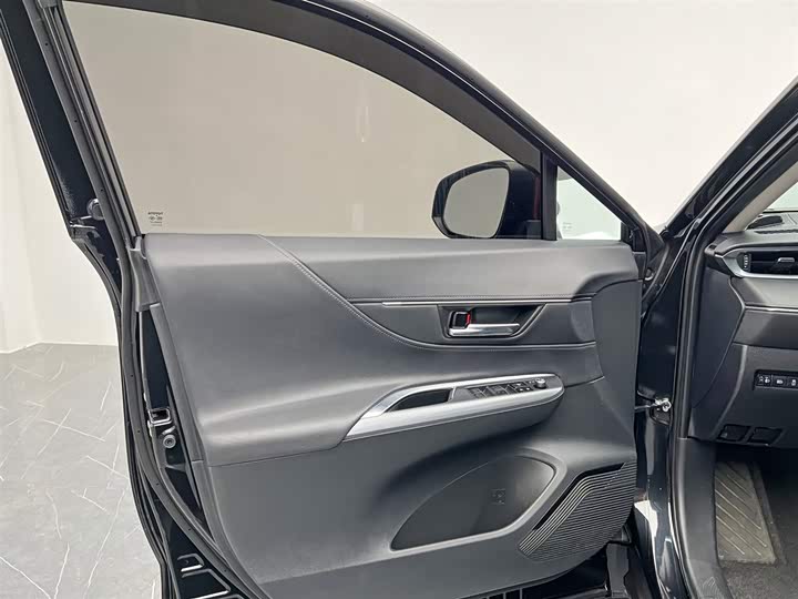 Фото 13 - Toyota Harrier