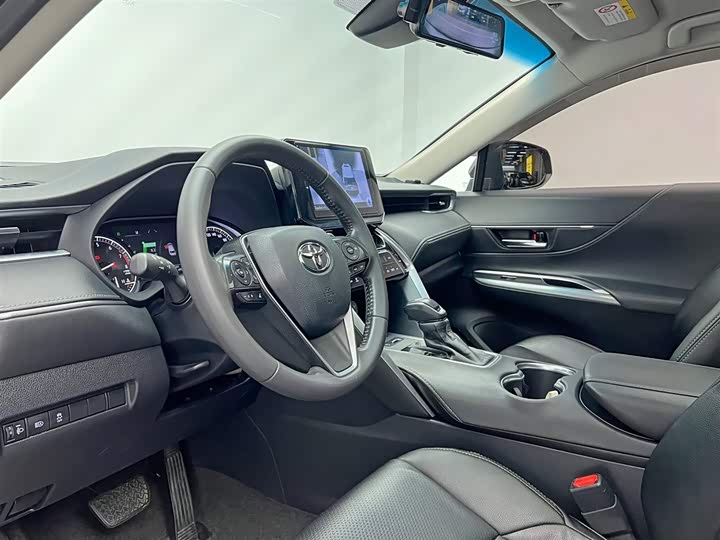 Фото 14 - Toyota Harrier