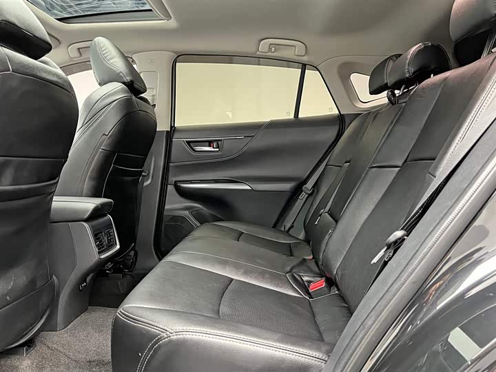 Фото 16 - Toyota Harrier