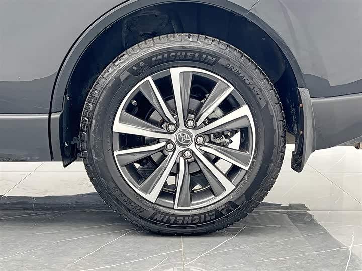 Фото 25 - Toyota Harrier