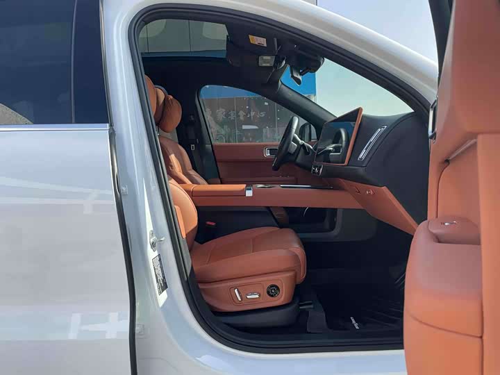 Фото 12 - LiXiang L6