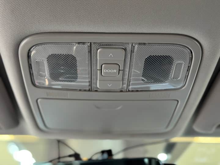 Фото 13 - Changan CS75