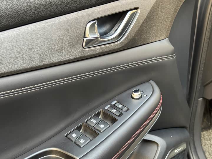 Фото 16 - Changan CS75