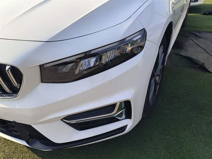 Фото 24 - Geely Preface