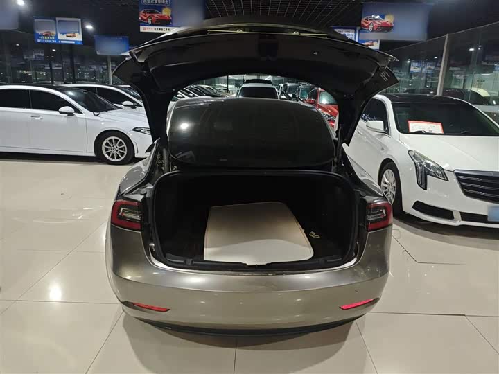 Фото 19 - Tesla Model 3