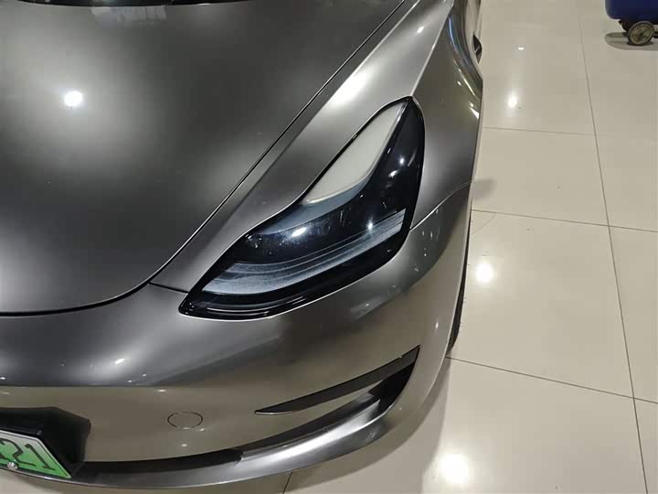 Фото 24 - Tesla Model 3