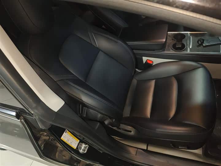 Фото 25 - Tesla Model 3