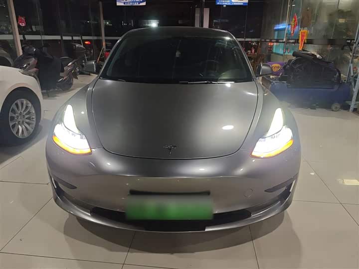 Фото 3 - Tesla Model 3