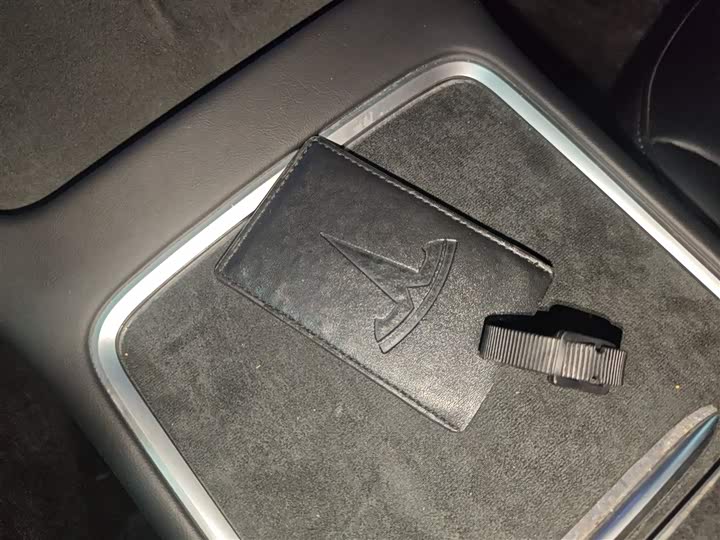 Фото 9 - Tesla Model 3