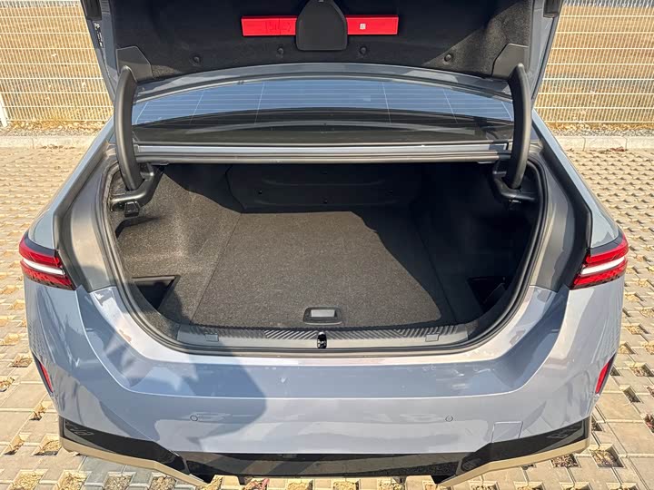 Фото 14 - BMW i5