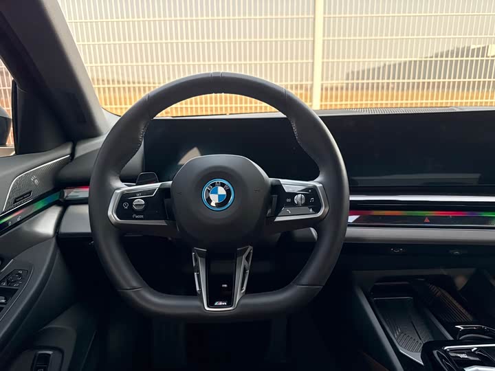 Фото 4 - BMW i5