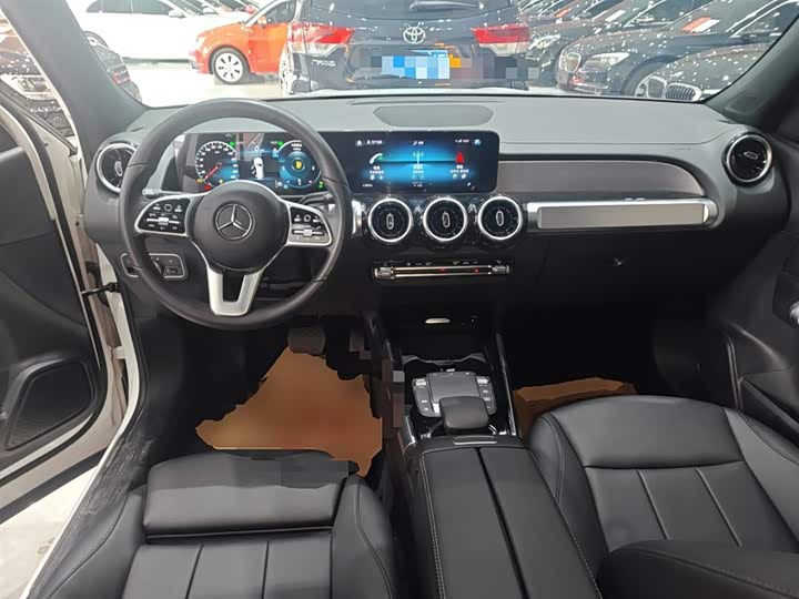 Фото 10 - Mercedes-Benz GLB-Class