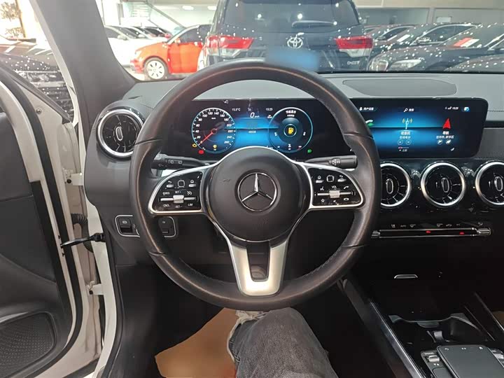 Фото 11 - Mercedes-Benz GLB-Class