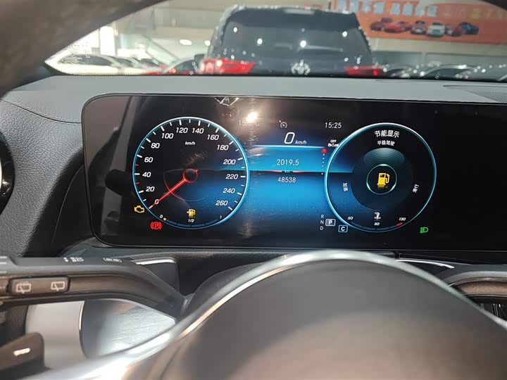 Фото 12 - Mercedes-Benz GLB-Class