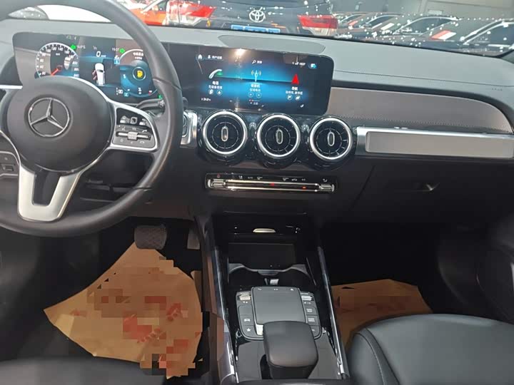 Фото 13 - Mercedes-Benz GLB-Class