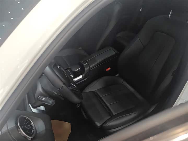 Фото 15 - Mercedes-Benz GLB-Class