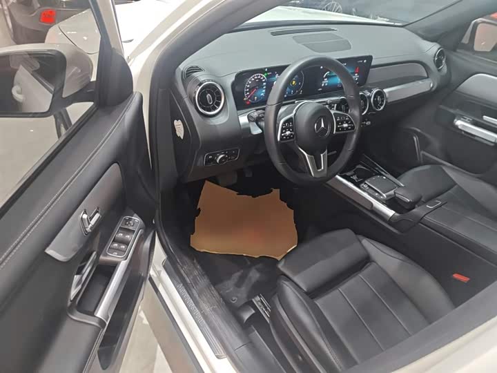 Фото 16 - Mercedes-Benz GLB-Class