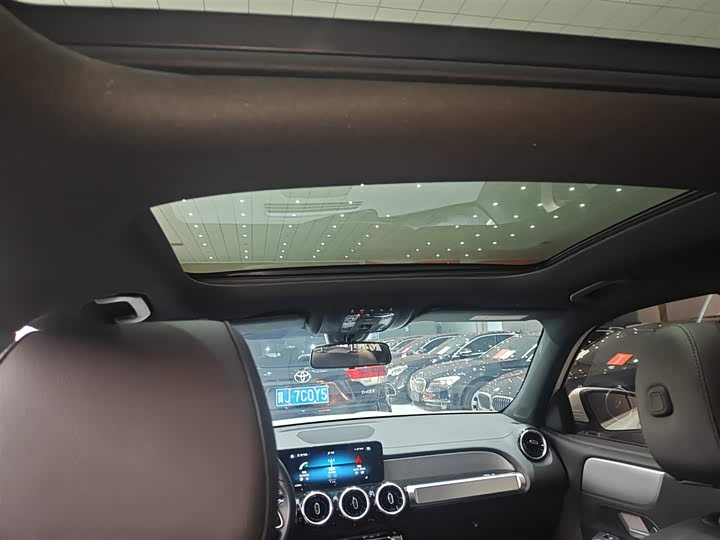 Фото 18 - Mercedes-Benz GLB-Class