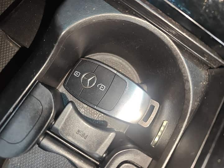 Фото 9 - Mercedes-Benz GLB-Class