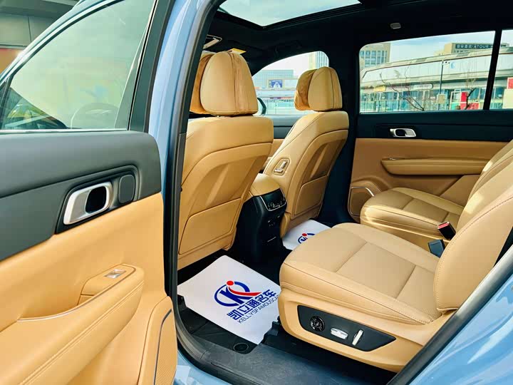 Фото 10 - LiXiang One