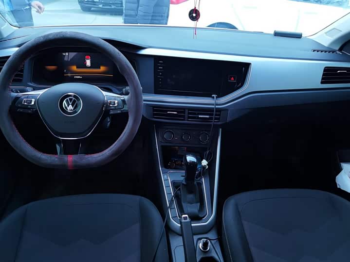 Фото 12 - Volkswagen Polo