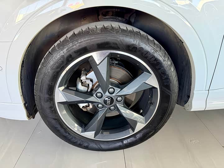 Фото 13 - Audi Q3