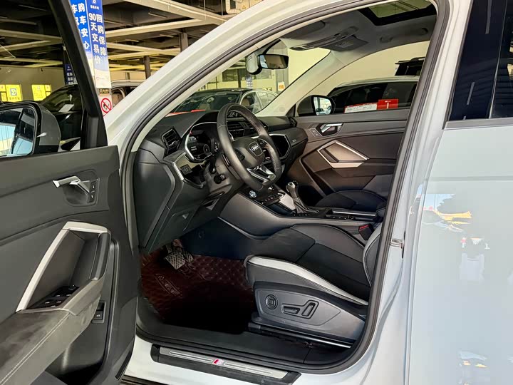 Фото 4 - Audi Q3