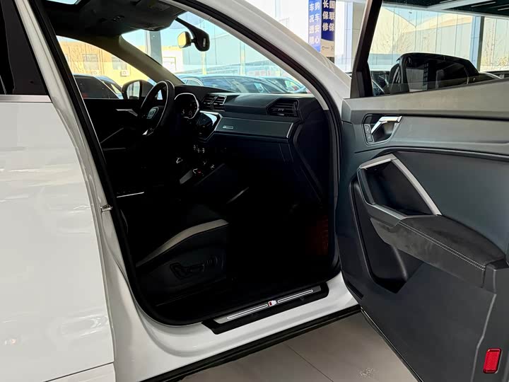 Фото 8 - Audi Q3