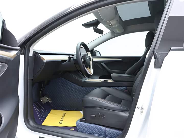 Фото 10 - Tesla Model Y