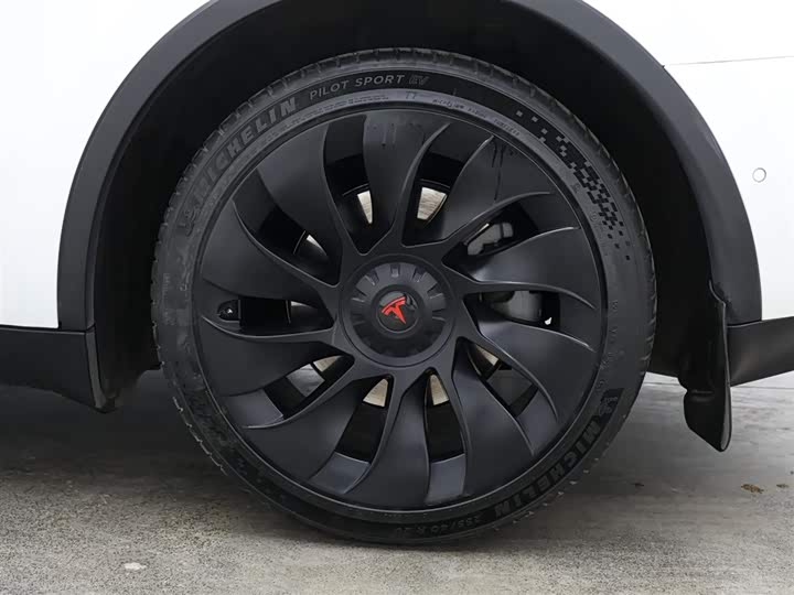 Фото 9 - Tesla Model Y