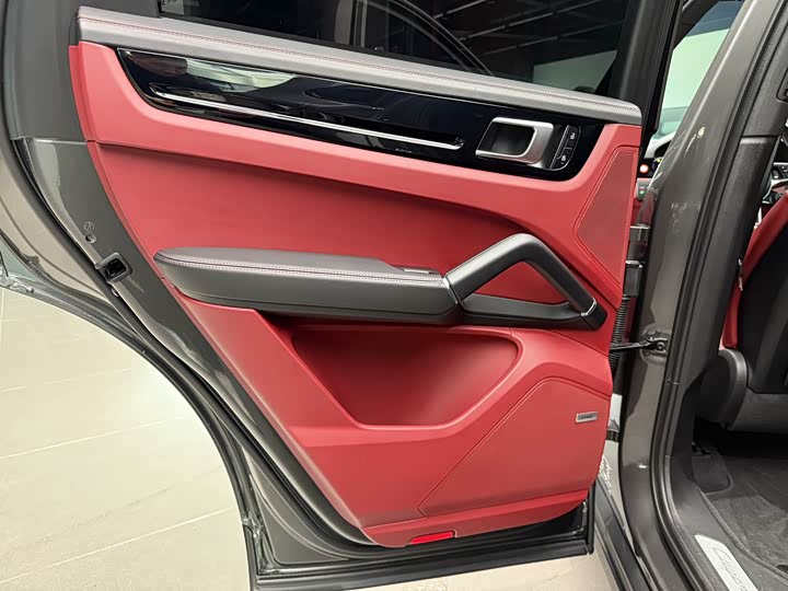 Фото 12 - Porsche Cayenne Hybrid