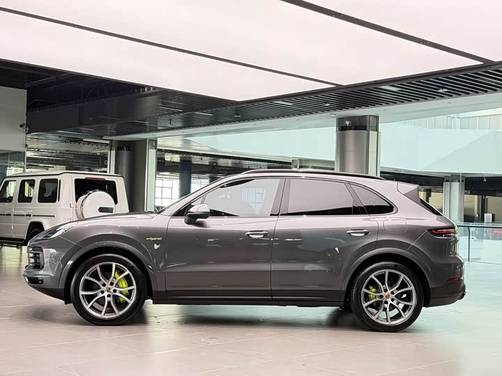 Фото 3 - Porsche Cayenne Hybrid