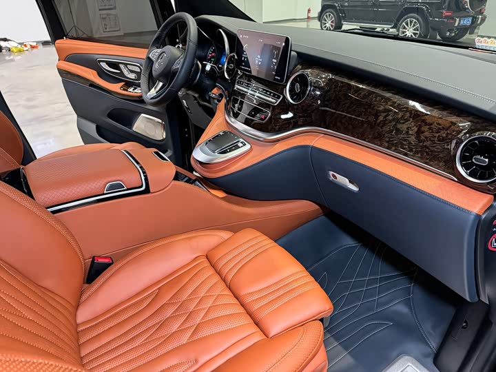 Фото 13 - Mercedes-Benz V-Class