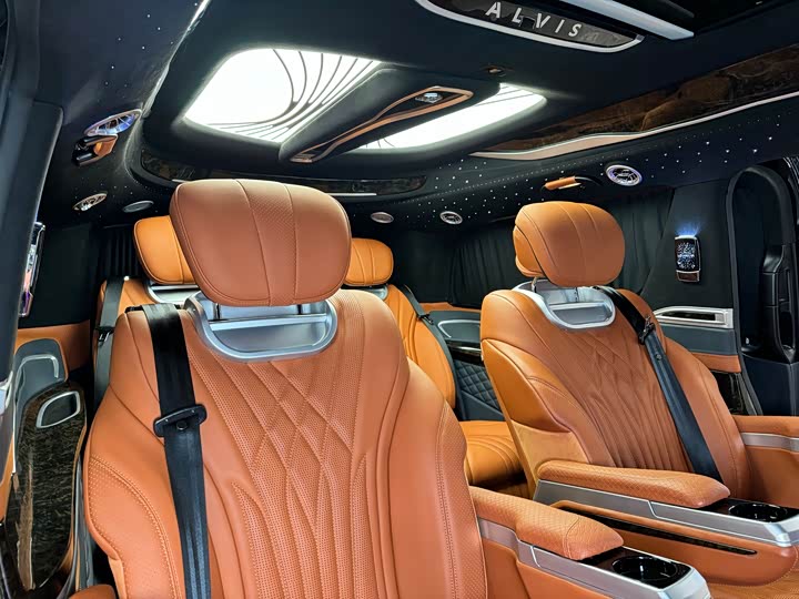 Фото 14 - Mercedes-Benz V-Class