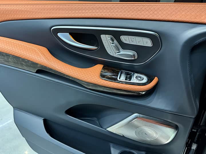 Фото 17 - Mercedes-Benz V-Class