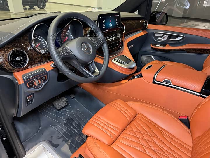 Фото 7 - Mercedes-Benz V-Class