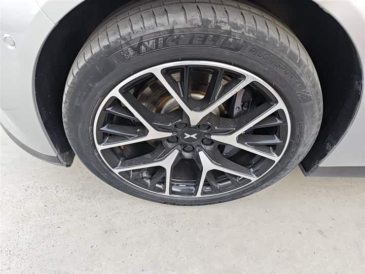 Фото 23 - XPeng P7