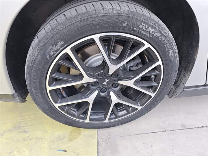 Фото 26 - XPeng P7