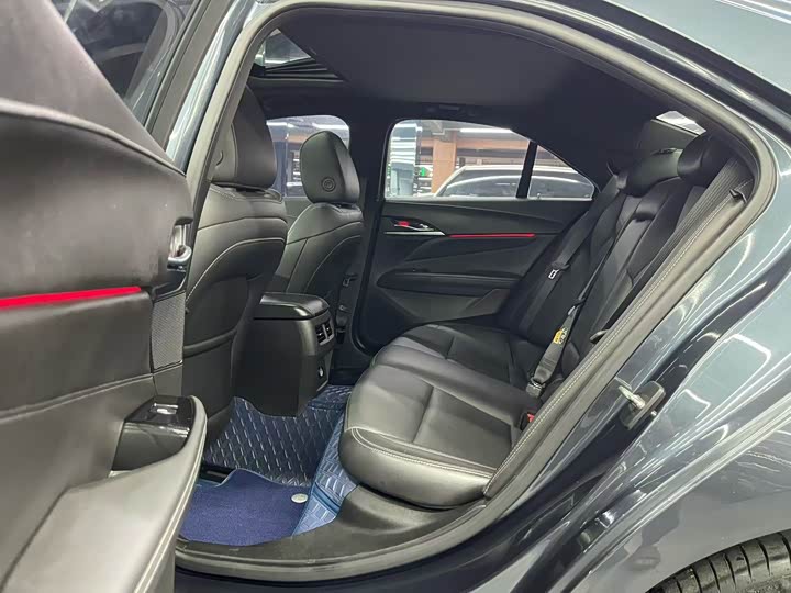 Фото 6 - Cadillac CT4