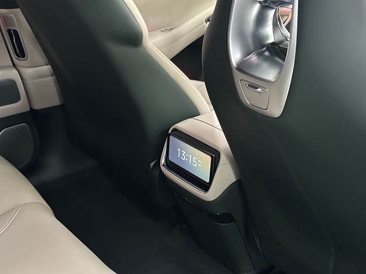 Фото 12 - Xiaomi YU7