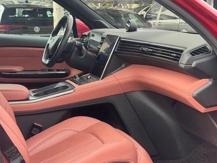 Фото 10 - Nio EC6