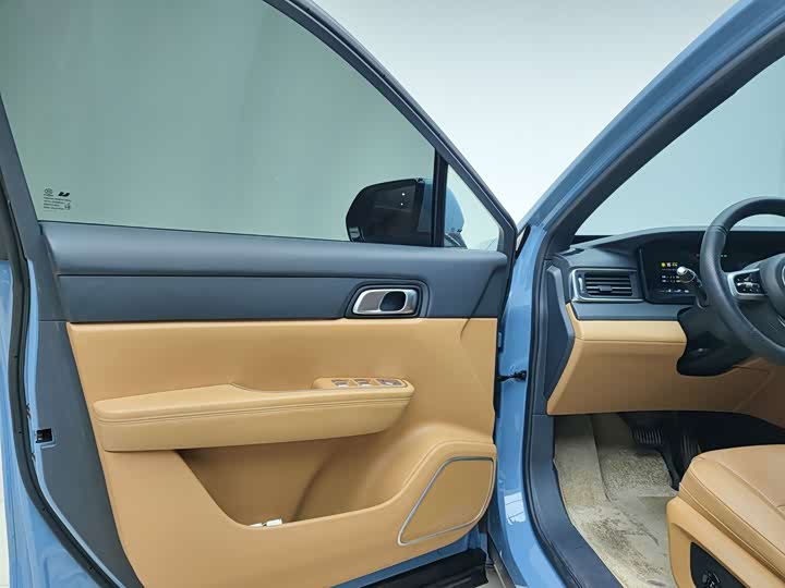 Фото 7 - LiXiang One