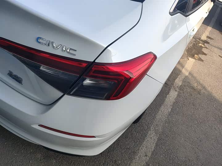 Фото 8 - Honda Civic