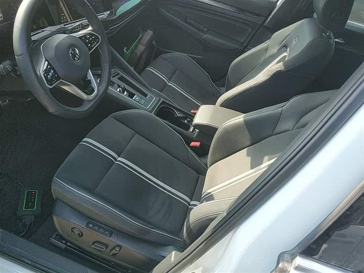 Фото 15 - Volkswagen Golf