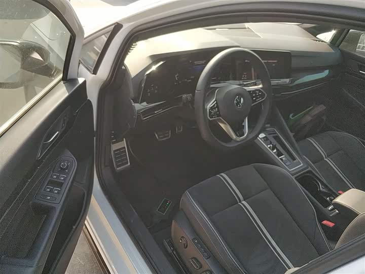 Фото 16 - Volkswagen Golf