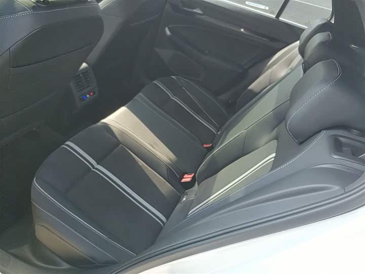 Фото 17 - Volkswagen Golf