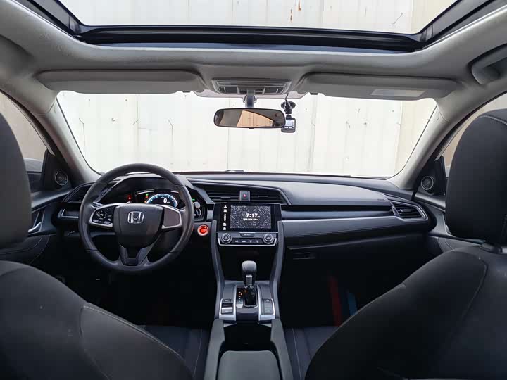 Фото 8 - Honda Civic