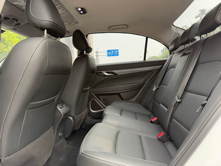 Фото 14 - Geely Emgrand