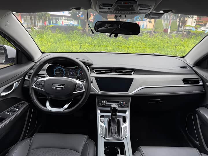 Фото 15 - Geely Emgrand